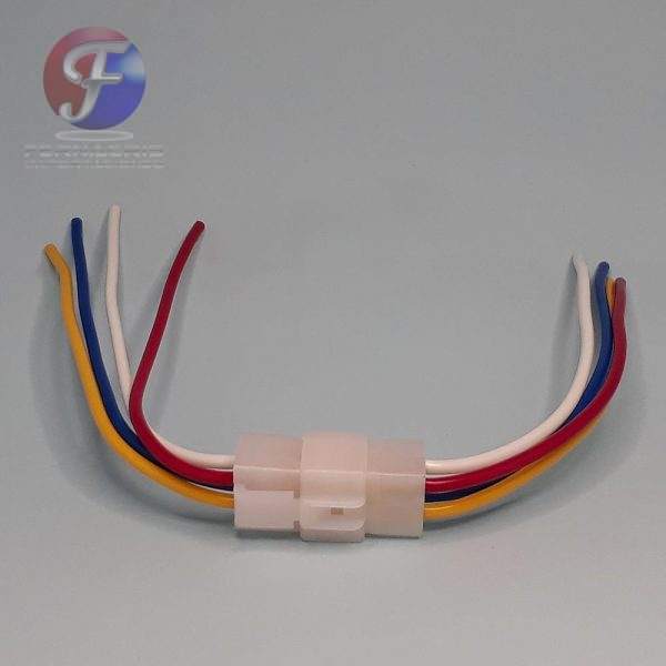 Enchufe conector 4 E